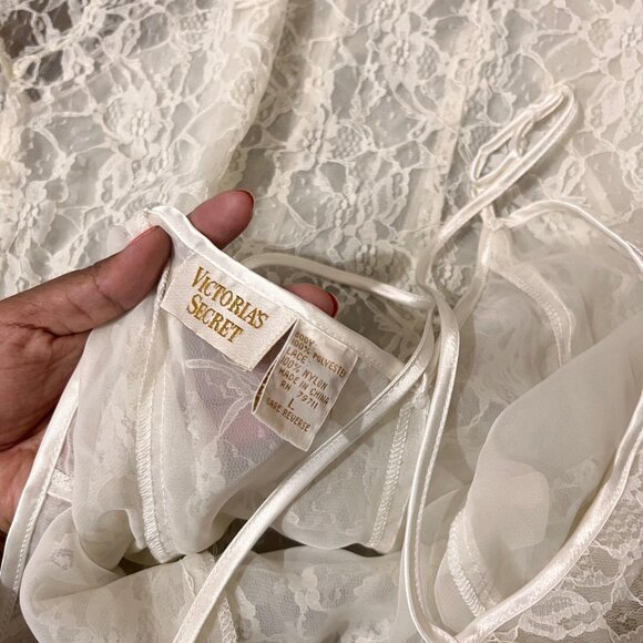 Vintage Victoria’s Secret White lace slip dress with adjustable straps #fairycor - Picture 2 of 2